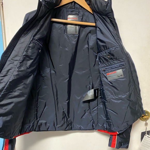 Prada - Picture 6 of 9